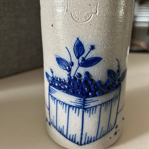 Salmon Falls Stoneware Blueberry Basket Crock Vase - Picture 8 of 8